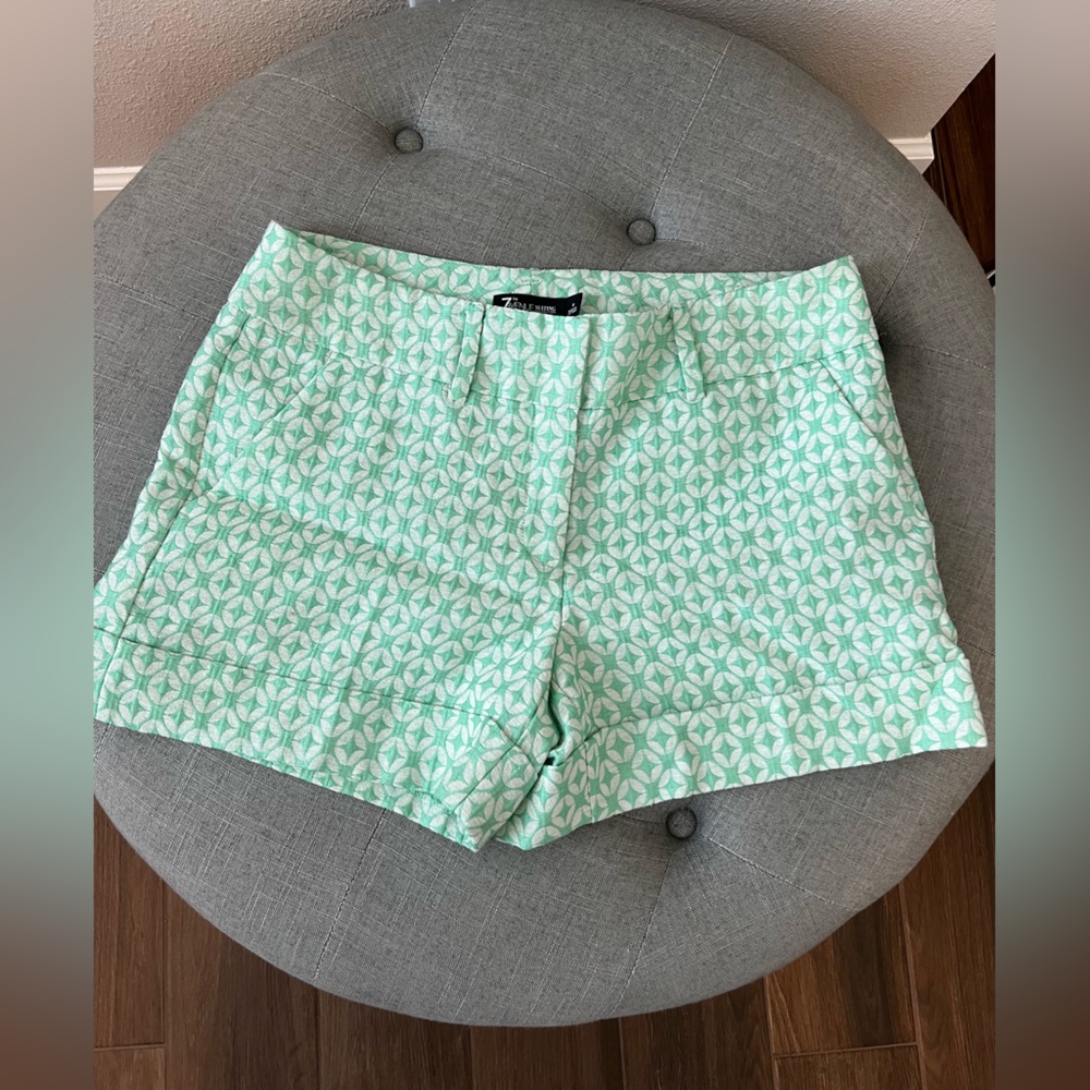 New York and Company shorts, size 8, green and cream